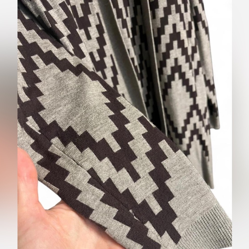 Geometric Patterned Cardigan - Picture 3 of 4